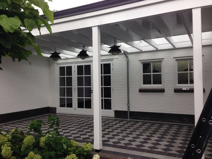 FotoPortugese tegels buiten leggen? Dit wil je weten over cementtegels en keramische tuintegels